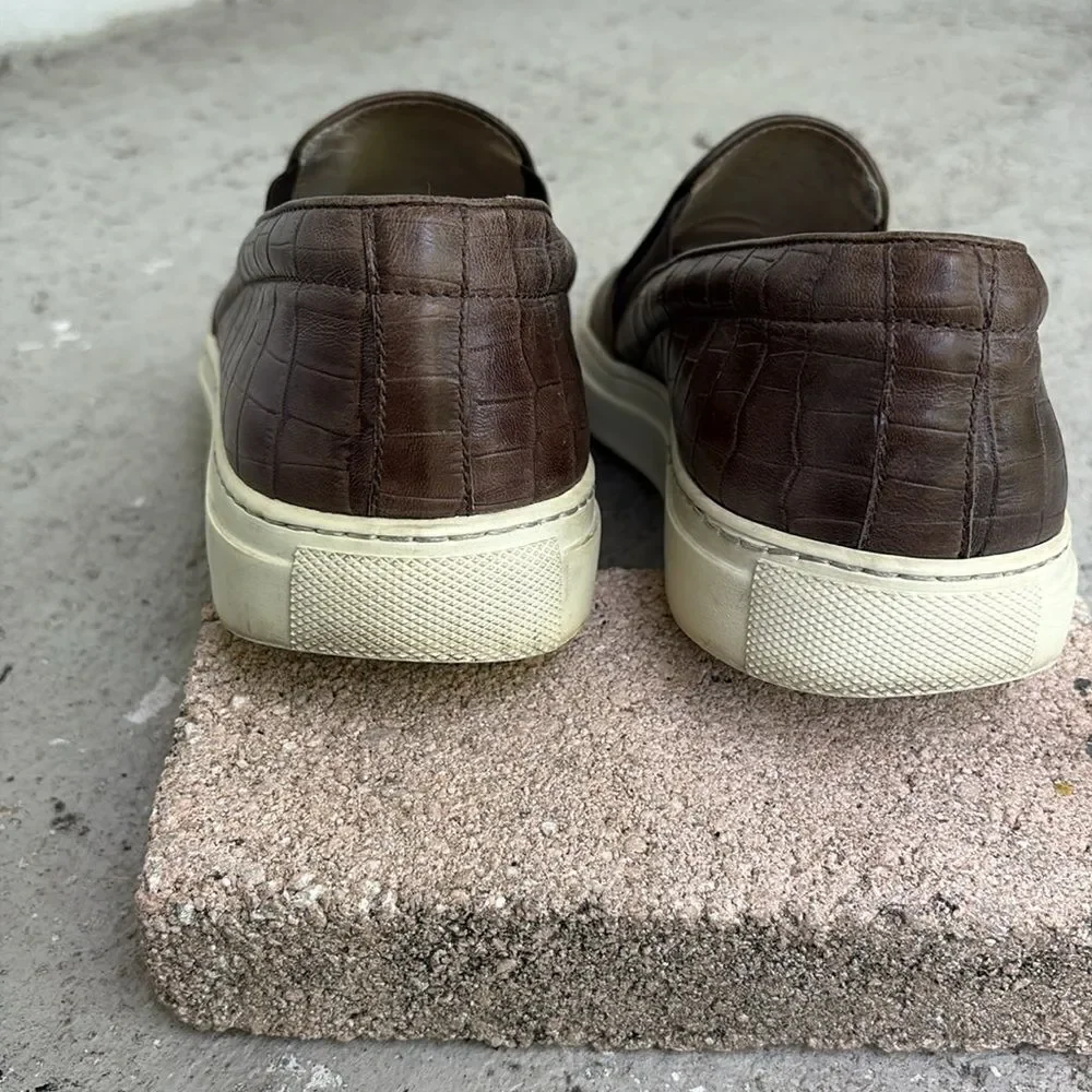 Del Toro embossed leather slippers